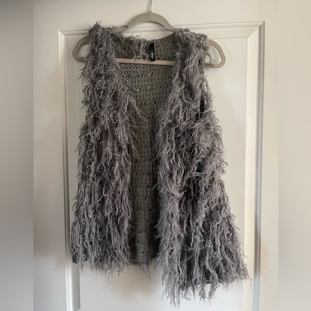 Elan in the Fuzz Shag Vest Gray
